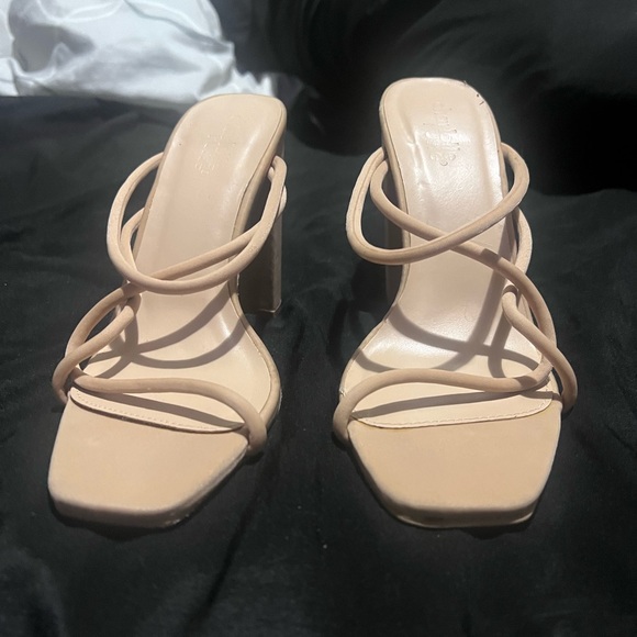 Tan heels - Picture 2 of 4